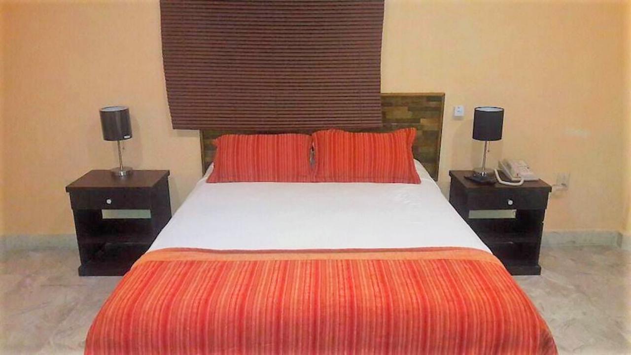 Hotel Versalles Suites Канкун Экстерьер фото
