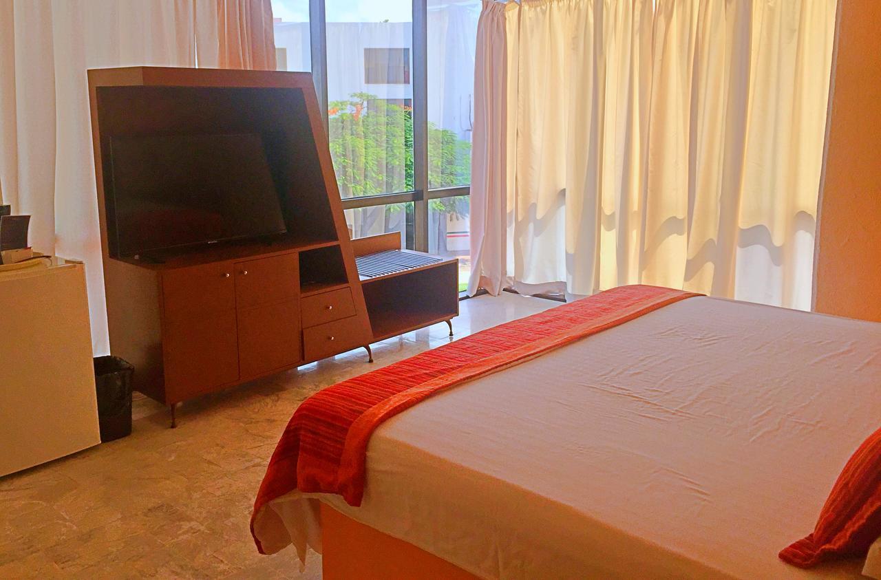 Hotel Versalles Suites Канкун Экстерьер фото